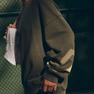 All Star Buti Logo
Pullover Sweatshirt
FPM
NWOT
COLOR - Green
OVERSIZED